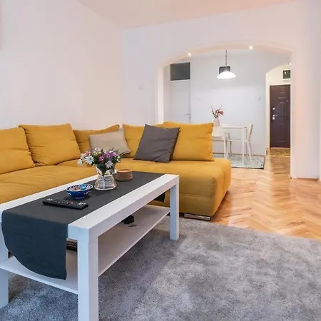 Ada Break Apartment *