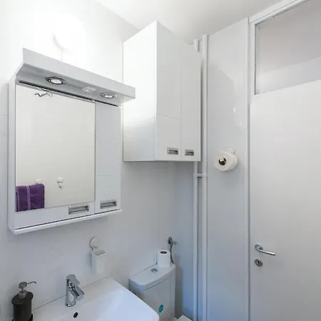 Ada Break Apartment *